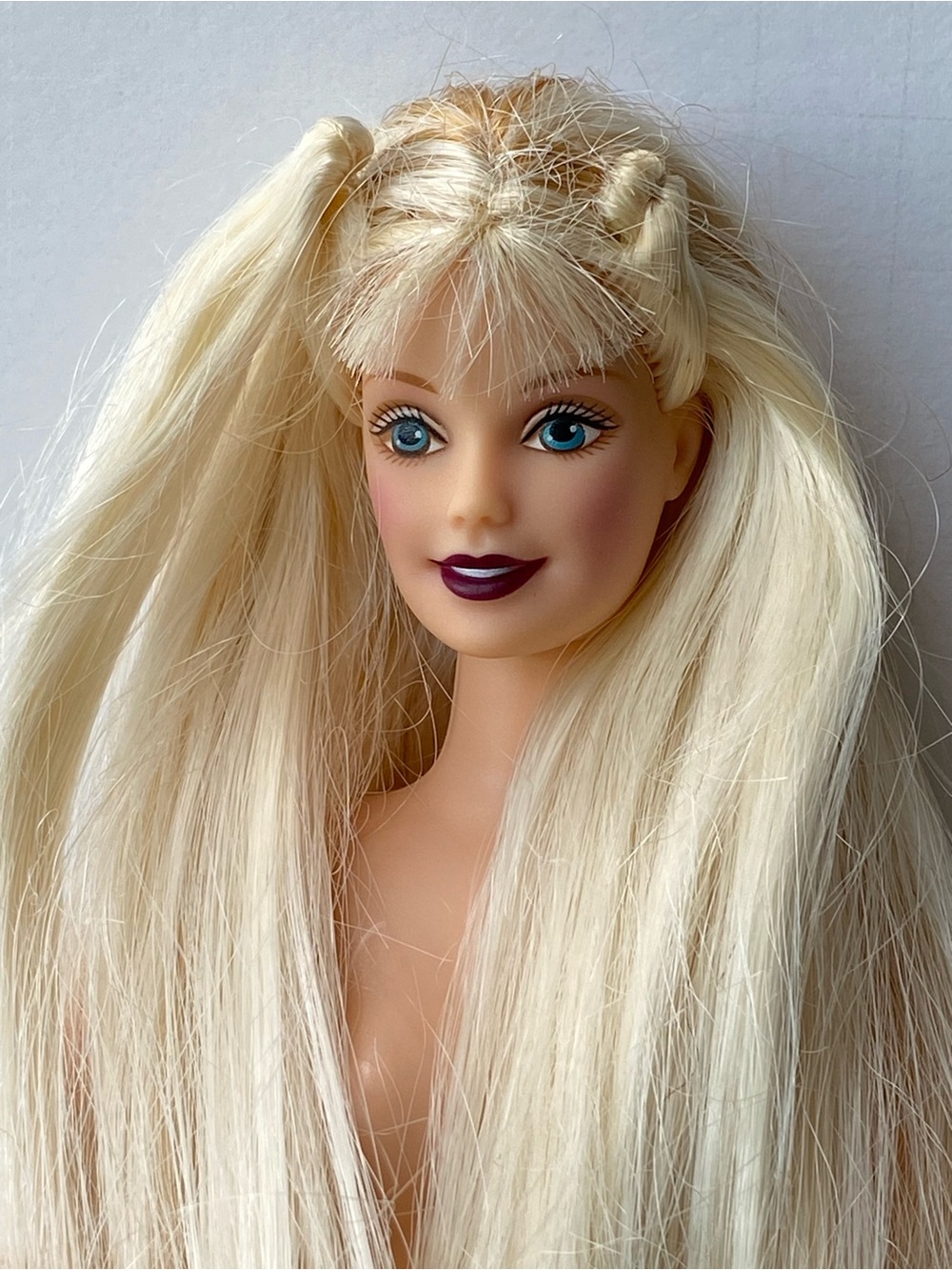 Vintage Mattel 1999 Barbie Hollywood Nails Doll
Articulated Posable Body Nude